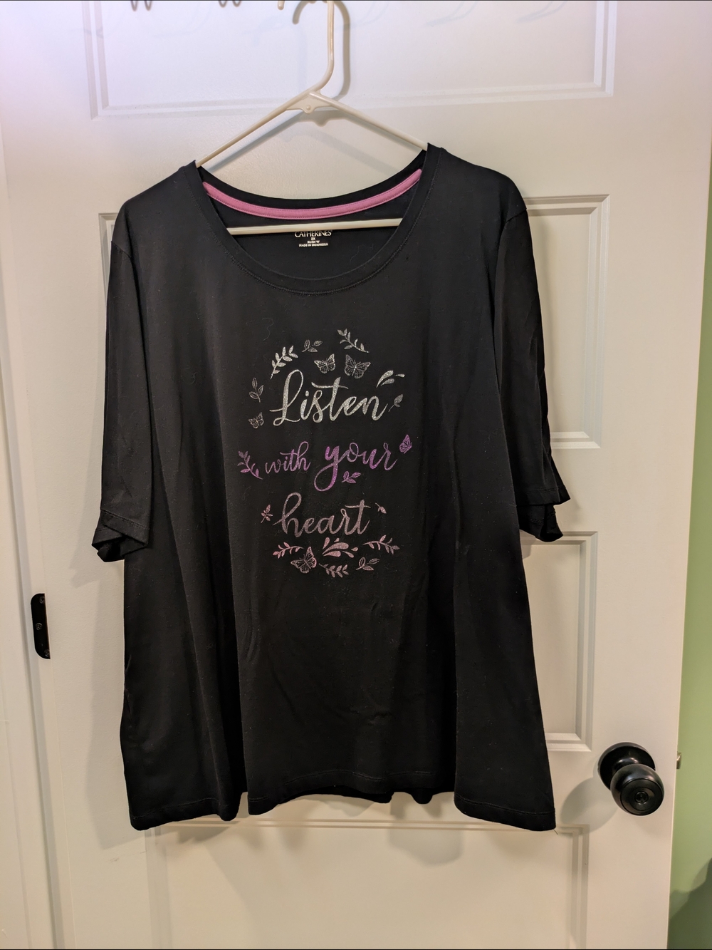 🔴 3/$15 Catherines Black Short Sleeve Graphic Tee with Lavender Script